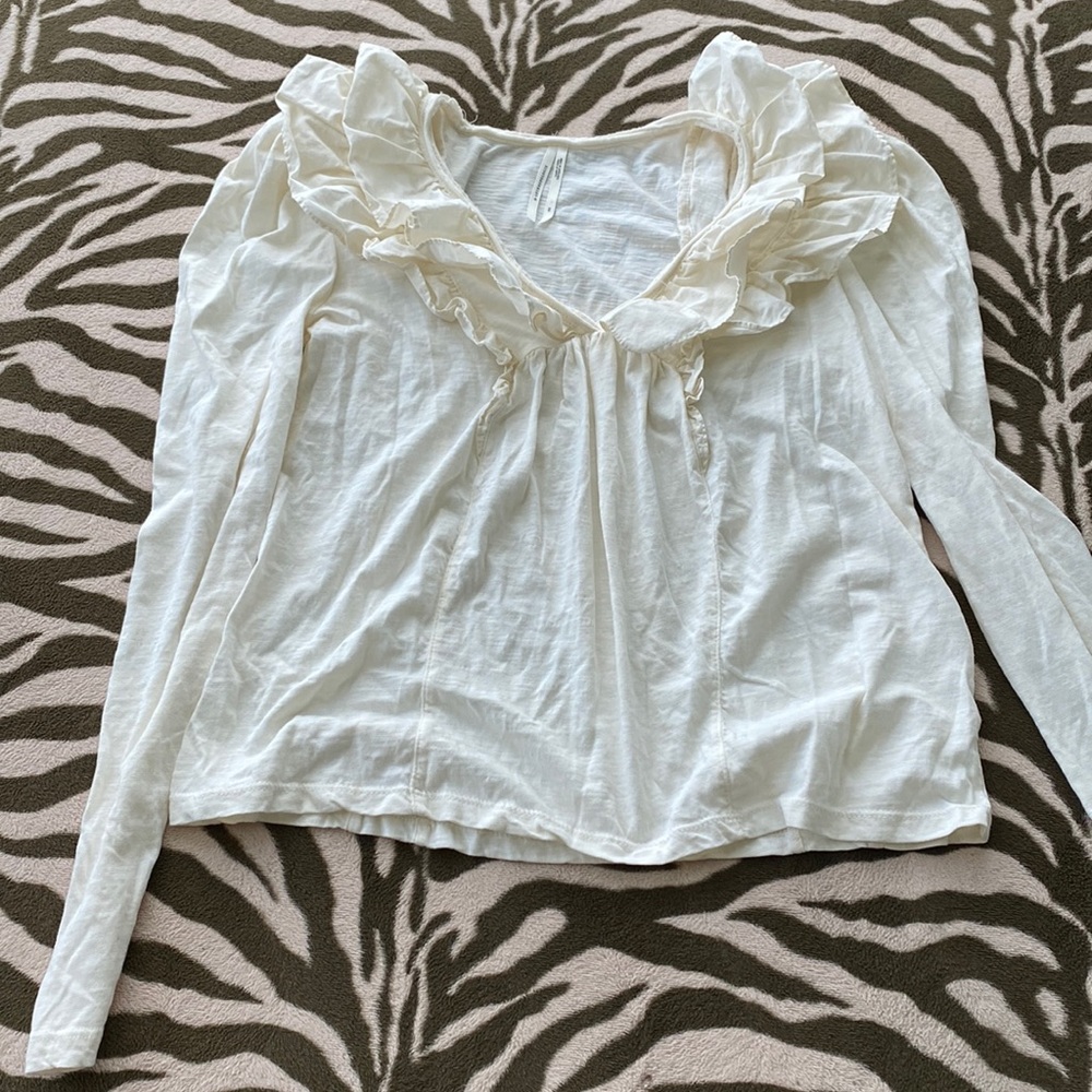 Anthropology ruffled T-shirt in a vanilla color size XS